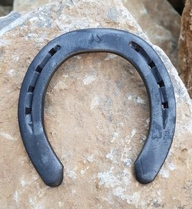 OLD HORSESHOE FOR LUCK - GEHÄMMERTE PRODUKTE{% if kategorie.adresa_nazvy[0] != zbozi.kategorie.nazev %} - SCHMIEDEARBEITEN, MINTAGE{% endif %}