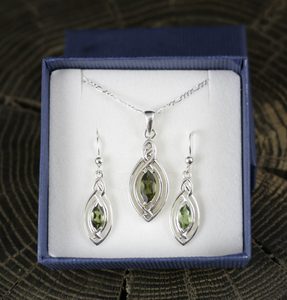 MAIA, MOLDAVITE GESCHENK-SET, SILBER - MOLDAVITE{% if kategorie.adresa_nazvy[0] != zbozi.kategorie.nazev %} - SILBER SCHMUCKSTÜCKE{% endif %}