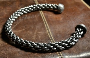 HAND FORGED AND BRAIDED STEEL TORC - FORGED JEWELRY, TORCS, BRACELETS{% if kategorie.adresa_nazvy[0] != zbozi.kategorie.nazev %} - JEWELLERY - BRONZE, ZINC{% endif %}