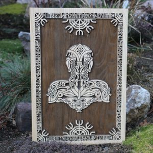 MJÖLLNIR WALL DECORATION PLAQUETTE 32 X 45 CM - HOLZFIGUREN{% if kategorie.adresa_nazvy[0] != zbozi.kategorie.nazev %} - HOLZPRODUKTE{% endif %}