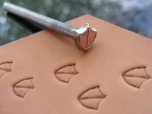 DUCK TRACK, LEATHER STAMP - LEATHER STAMPS{% if kategorie.adresa_nazvy[0] != zbozi.kategorie.nazev %} - LEATHER PRODUCTS{% endif %}