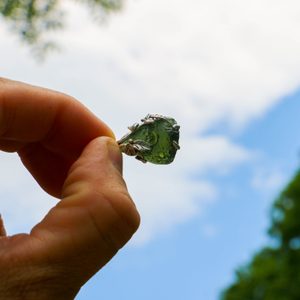 GABRETA MOLDAVITE SILVER PENDANT - MOLDAVITE{% if kategorie.adresa_nazvy[0] != zbozi.kategorie.nazev %} - SILBER SCHMUCKSTÜCKE{% endif %}