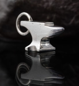 SMITH'S ANVIL, STERLING SILVER PENDANT - PENDANTS{% if kategorie.adresa_nazvy[0] != zbozi.kategorie.nazev %} - SILVER JEWELLERY{% endif %}