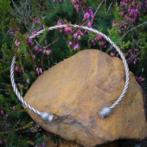 SCOTTISH THISTLE - ALBA, BRONZE TORQUES - TORCS, NECKLACES{% if kategorie.adresa_nazvy[0] != zbozi.kategorie.nazev %} - JEWELLERY - BRONZE, ZINC{% endif %}