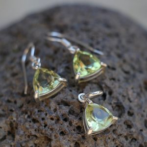 TRIANGULAR, SILVER PENDANT AND EARRINGS SET, CITRINE - JEWELLERY SETS{% if kategorie.adresa_nazvy[0] != zbozi.kategorie.nazev %} - SILVER JEWELLERY{% endif %}