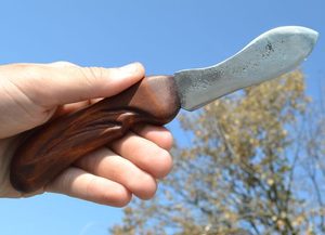 FORGED KNIFE WITH CARVED WOODEN HANDLE - KNIVES{% if kategorie.adresa_nazvy[0] != zbozi.kategorie.nazev %} - WEAPONS - SWORDS, AXES, KNIVES{% endif %}