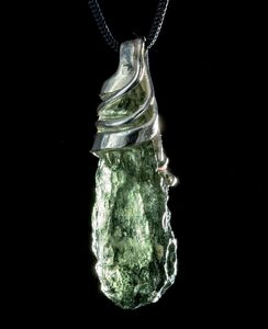 LOCENIA- MOLDAVITE, STERLING SILVER PENDANT - MOLDAVITES, CZECH{% if kategorie.adresa_nazvy[0] != zbozi.kategorie.nazev %} - SILVER JEWELLERY{% endif %}