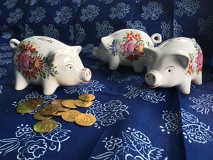 PIGGY BANK, TRADITIONAL CZECH HANDPAINTED CERAMICS - TRADITIONELLE TSCHECHISCHE KERAMIK{% if kategorie.adresa_nazvy[0] != zbozi.kategorie.nazev %} - KERAMIK{% endif %}