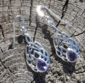 BOIOHAEMUM, STERLING SILVER EARRINGS, AMETHYST - OHRRINGE{% if kategorie.adresa_nazvy[0] != zbozi.kategorie.nazev %} - SILBER SCHMUCKSTÜCKE{% endif %}