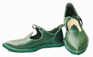 BASTIEN, CHAUSSURES MÉDIÉVALES - CHAUSSURES MÉDIÉVALES{% if kategorie.adresa_nazvy[0] != zbozi.kategorie.nazev %} - COSTUMES, CHAUSSURES{% endif %}