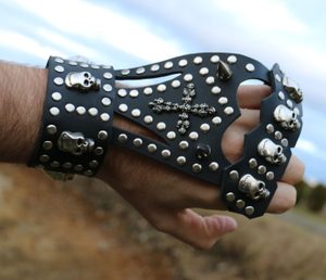 ROCKER GLOVE - LEDERARMBÄNDER{% if kategorie.adresa_nazvy[0] != zbozi.kategorie.nazev %} - LEDERPRODUKTE{% endif %}