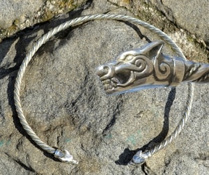 SILVER TORC, WOLVES FROM ICELAND, AG 925, 85 G. - TORQUES, HALSKETTEN{% if kategorie.adresa_nazvy[0] != zbozi.kategorie.nazev %} - SILBER SCHMUCKSTÜCKE{% endif %}