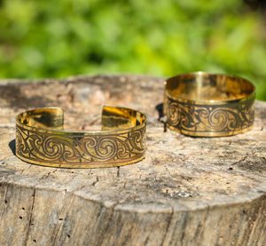 BANBHA, BRASS BANGLE, MADE IN IRELAND - CELTIC BRASS JEWELS, IMPORT FROM IRELAND{% if kategorie.adresa_nazvy[0] != zbozi.kategorie.nazev %} - JEWELLERY - BRONZE, ZINC{% endif %}