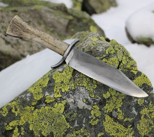 HOLT, BOWIE KNIFE WITH ANTLER, HAMON HARDENING - KNIVES{% if kategorie.adresa_nazvy[0] != zbozi.kategorie.nazev %} - WEAPONS - SWORDS, AXES, KNIVES{% endif %}