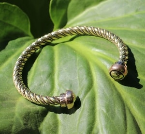 ARMBAND MIT RUNEN, MESSING - WIKINGER, SLAWISCHE, KELTISCHE ARMBÄNDER - BRONZE{% if kategorie.adresa_nazvy[0] != zbozi.kategorie.nazev %} - SCHMUCKSTÜCKE{% endif %}