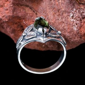 KLEEBLATT, RING, MOLDAVIT, SILBER - MOLDAVITE{% if kategorie.adresa_nazvy[0] != zbozi.kategorie.nazev %} - SILBER SCHMUCKSTÜCKE{% endif %}