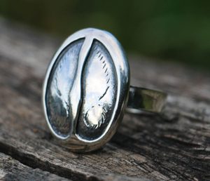 DEER TRACK, SILVER RING - RINGS{% if kategorie.adresa_nazvy[0] != zbozi.kategorie.nazev %} - SILVER JEWELLERY{% endif %}