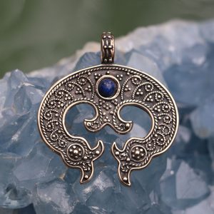 LUNULA, WOMEN'S EARLY MEDIEVAL PENDANT, BRONZE - BRONZE HISTORICAL JEWELS{% if kategorie.adresa_nazvy[0] != zbozi.kategorie.nazev %} - JEWELLERY - BRONZE, ZINC{% endif %}