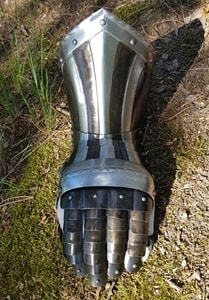 LANDSKNECHT GAUNTLETS - RÜSTUNGSTEILE{% if kategorie.adresa_nazvy[0] != zbozi.kategorie.nazev %} - RÜSTUNGEN{% endif %}