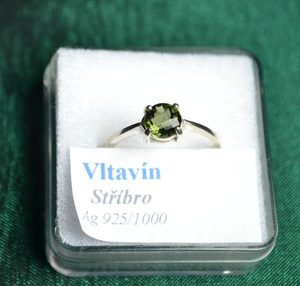 SILVER RING WITH MOLDAVITE, AG 925 - MOLDAVITE{% if kategorie.adresa_nazvy[0] != zbozi.kategorie.nazev %} - SILBER SCHMUCKSTÜCKE{% endif %}