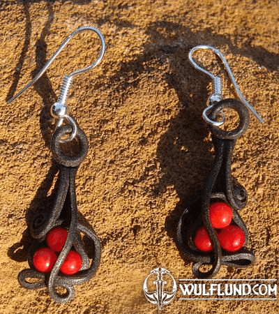 EARRINGS WITH CORALS