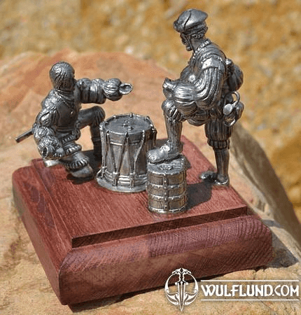 LANDSKNECHTS PLAY DICE, HISTORICAL TIN STATUE