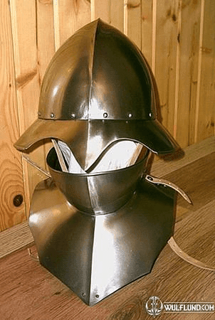 HELMET WITH BEVOR