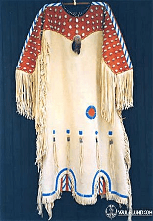 NATIVE AMERICAN WOMEN DRESS, DECORATED WITH BEADS