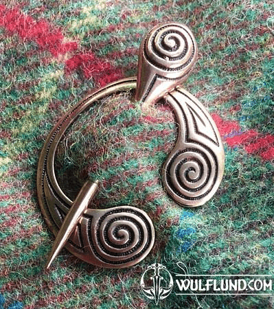 MACKENZIE, BRONZE PENNANULAR CELTIC BROOCH