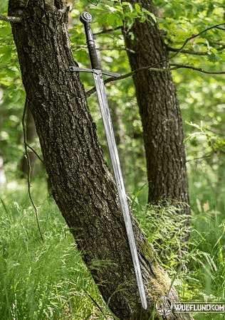 LION, ONE AND HALF-HANDED SWORD