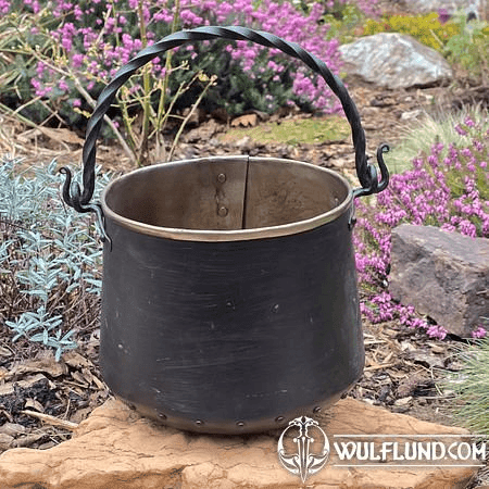 IRON CAULDRON 5 L