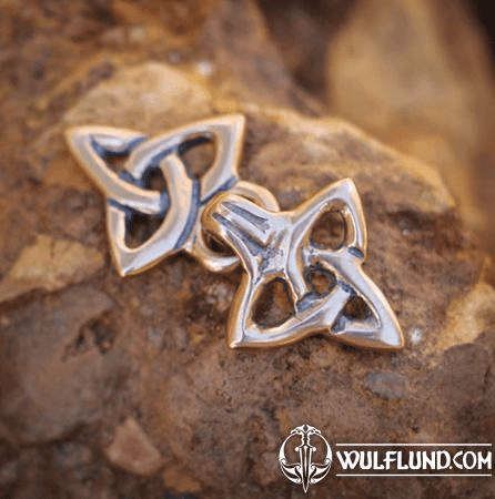 BRONZE CLOAK BROOCH WITH TRIQUETRA, SMALL