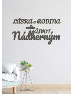 Drevený nápis "Láska a rodina robia život nádherným"