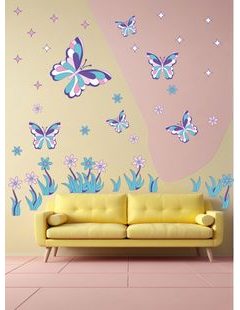 Fialové motýly a květiny