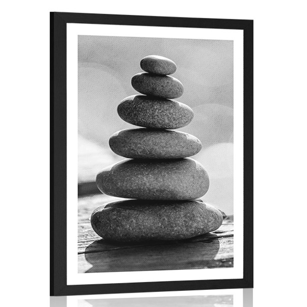 Plakát s paspartou stabilní pyramida z kamenů v černobílém provedení