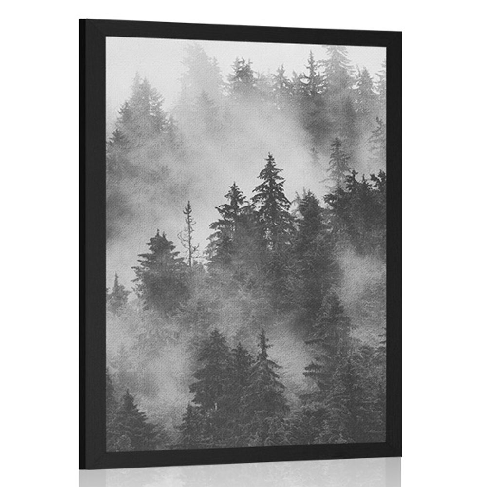 Plagát hory v hmle v čiernobielom prevedení