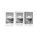 POSTER WITH MOUNT MOUNT FUJI IN BLACK AND WHITE - BLACK AND WHITE - POSTERS