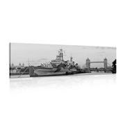 CANVAS PRINT BEAUTIFUL BOAT ON THE RIVER THAMES IN LONDON IN BLACK AND WHITE - BLACK AND WHITE PICTURES - PICTURES