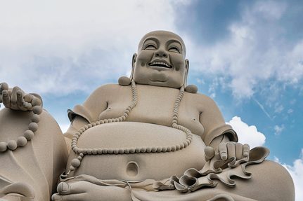smejúci sa Budha