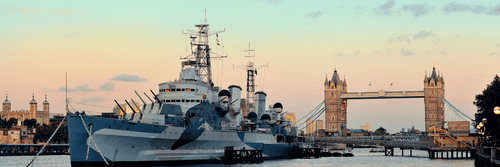 CANVAS PRINT BEAUTIFUL BOAT ON THE RIVER THAMES IN LONDON - PICTURES OF CITIES - PICTURES