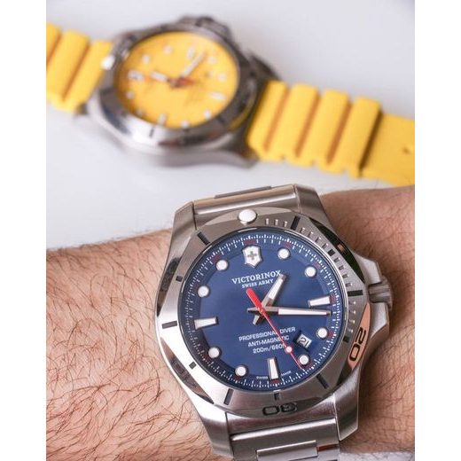 VICTORINOX I.N.O.X. PRO DIVER 241782 - I.N.O.X. - ZNAČKY