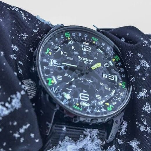 TRASER P68 PATHFINDER AUTOMATIC BLACK NATO - TACTICAL - ZNAČKY