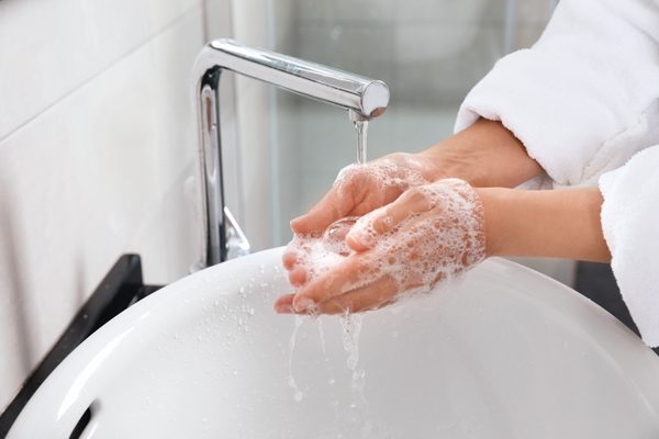 Jak ulehčit pokožce v éře častého mytí rukou?