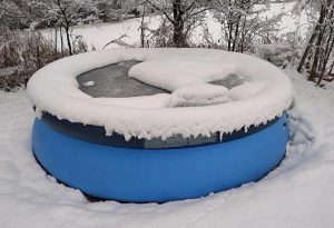 Kiedy zacząć przygotowywać basen na zimę?
