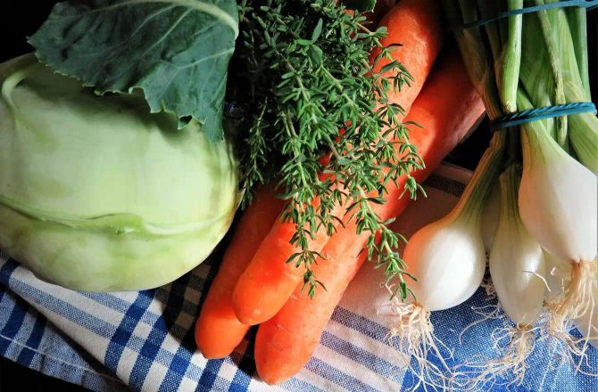 Warzywa do siewu w lipcu i sierpniu: Uprawiaj i zbieraj własne plony do jesieni