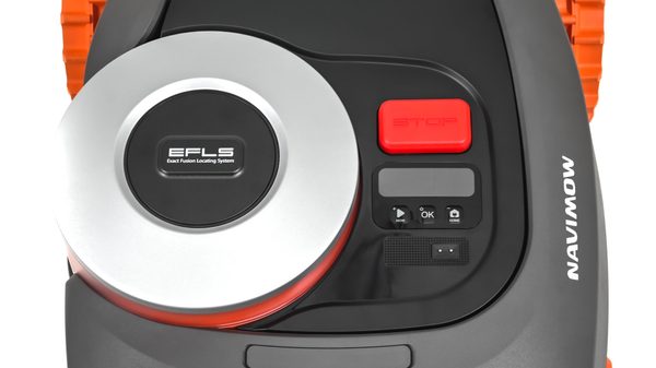Navimow H1500E - pohled shora na displej a ovládaní prvky