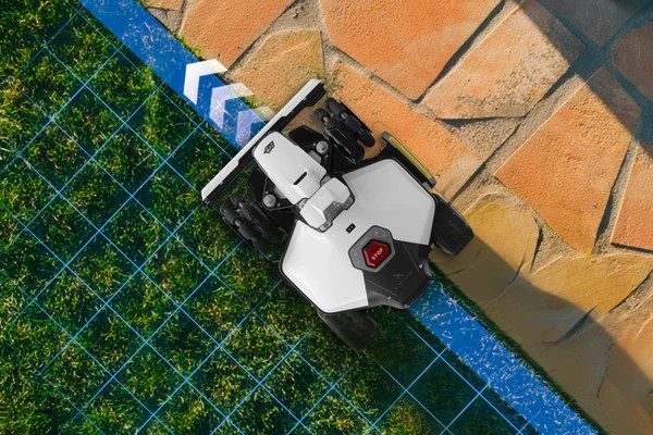 LUBA mini 2 AWD - Edge Cutting