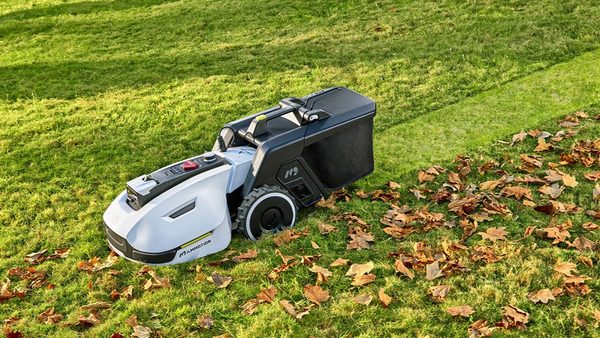 YUKA 2000 - robotická sekačka s košem