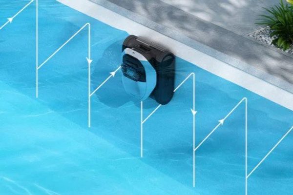 Dreame Z1 - automatické parkování u okraje bazénu