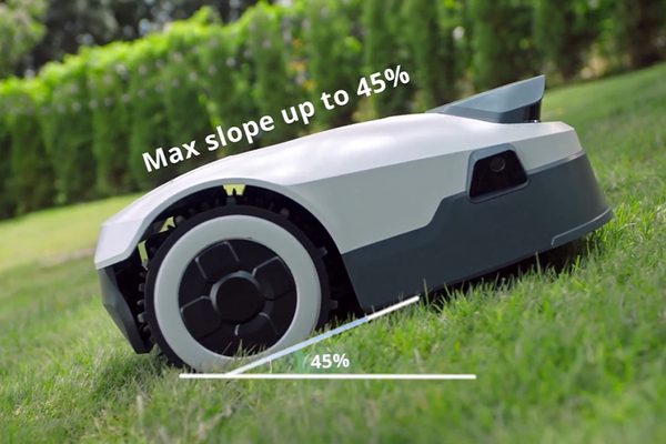 robotická sekačka ANTHBOT Genie - sekání do svahu